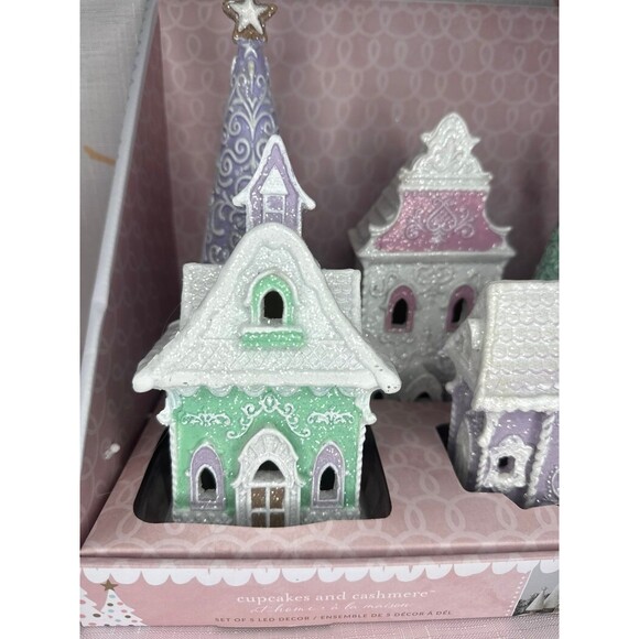 Cupcakes And Cashmere LED Gingerbread Village Set - Picture 2 of 6